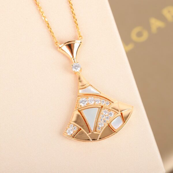 Divas Dream White Mother of Pearl Necklace - Image 2