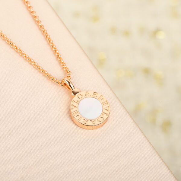 Bvlgari Round White Mother-of-Pearl Necklace - Image 2