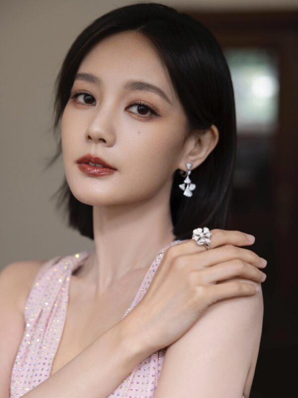Bvlgari DIVAS' DREAM Diamond Earrings - Elegant Fan Design - Image 6