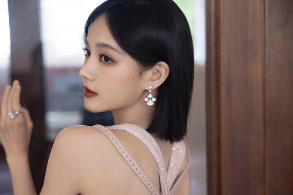 Bvlgari DIVAS' DREAM Diamond Earrings - Elegant Fan Design - Image 7